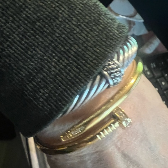 NEW FASHION GOLD NAIL BRACELET SIZE 8. NON TARNISH MATERIAL. - Picture 2 of 7